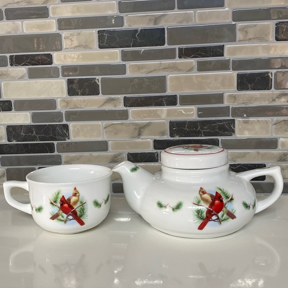 Christmas Holiday Winter Theme Cardinals Tea Set Tea Pot & Cup - Picture 2 of 10